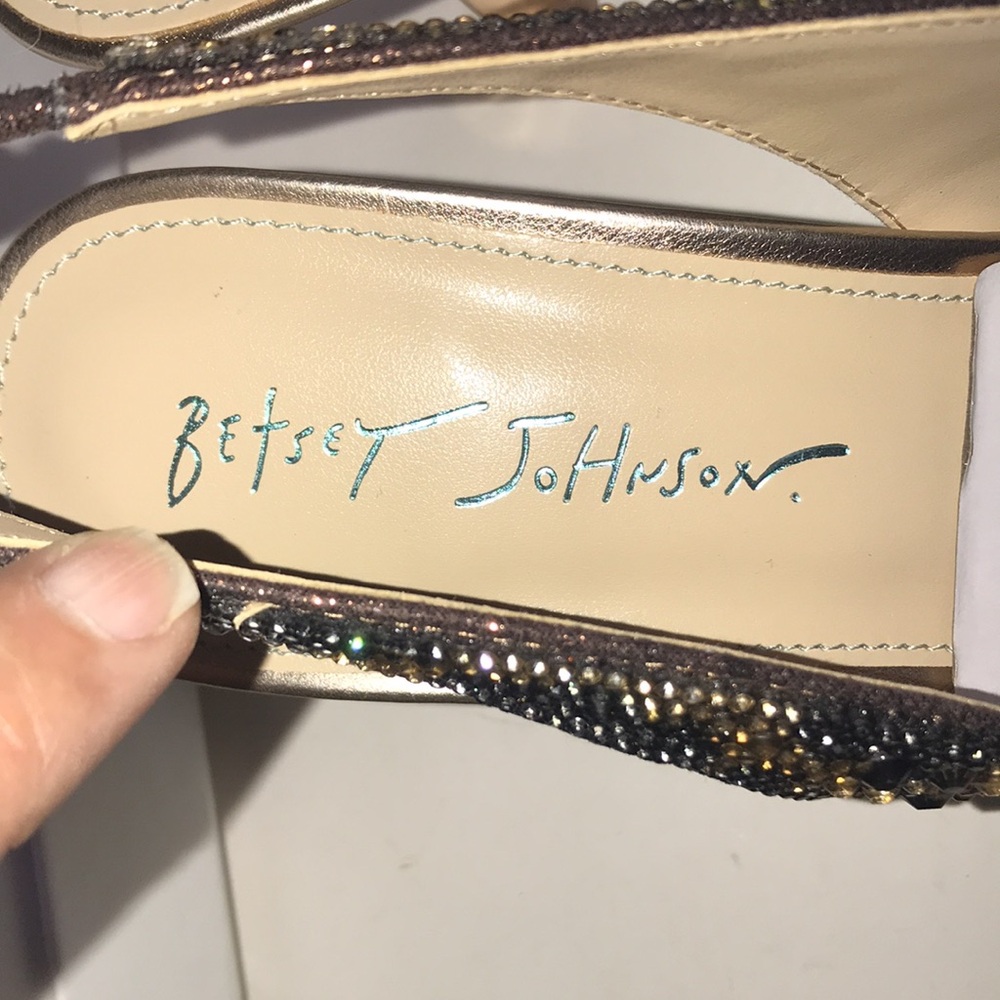 NIB Women’s Betsey Johnson Leopard Shoes - Picture 4 of 11